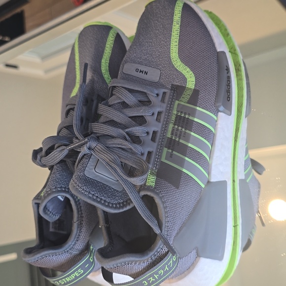 adidas gazelle silver green womens Adidas Men's NMD_R1 V2 White Shoes (Size 41.5) main image 0